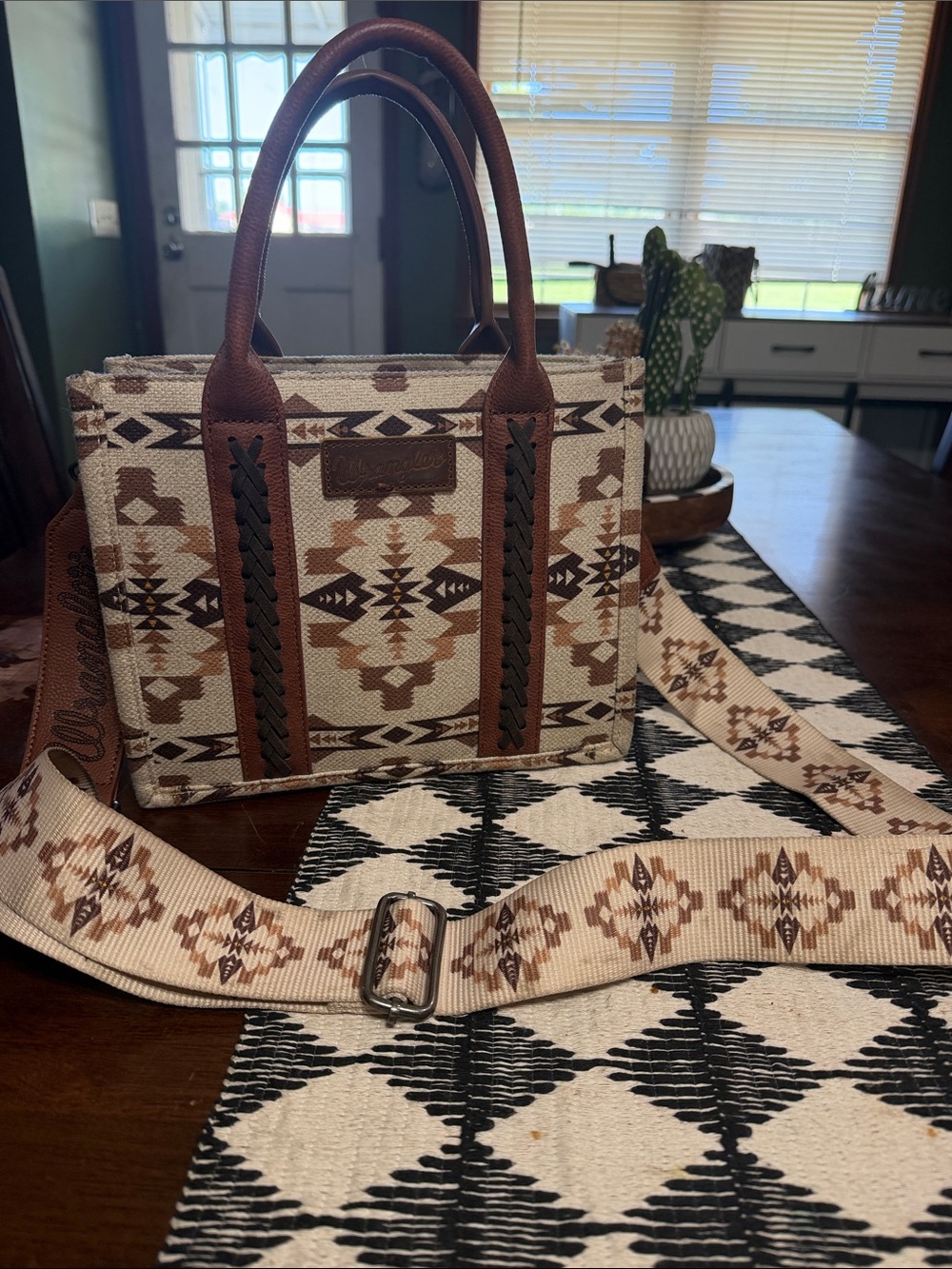 Medium Wrangler Crossbody